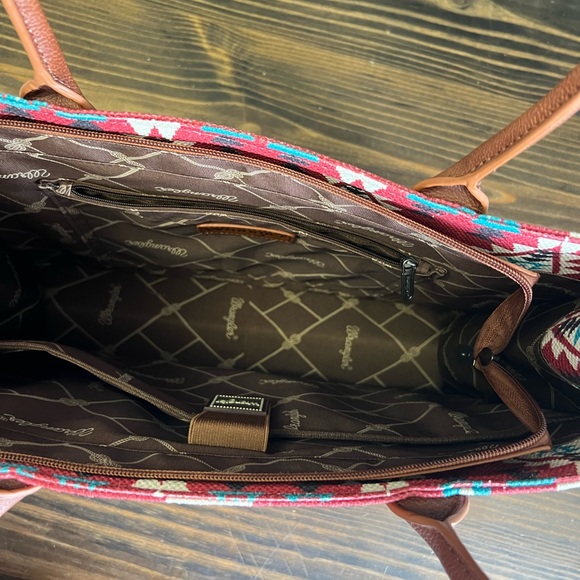 Wrangler Red and Teal Geometric Laptop Bag - Picture 5 of 6